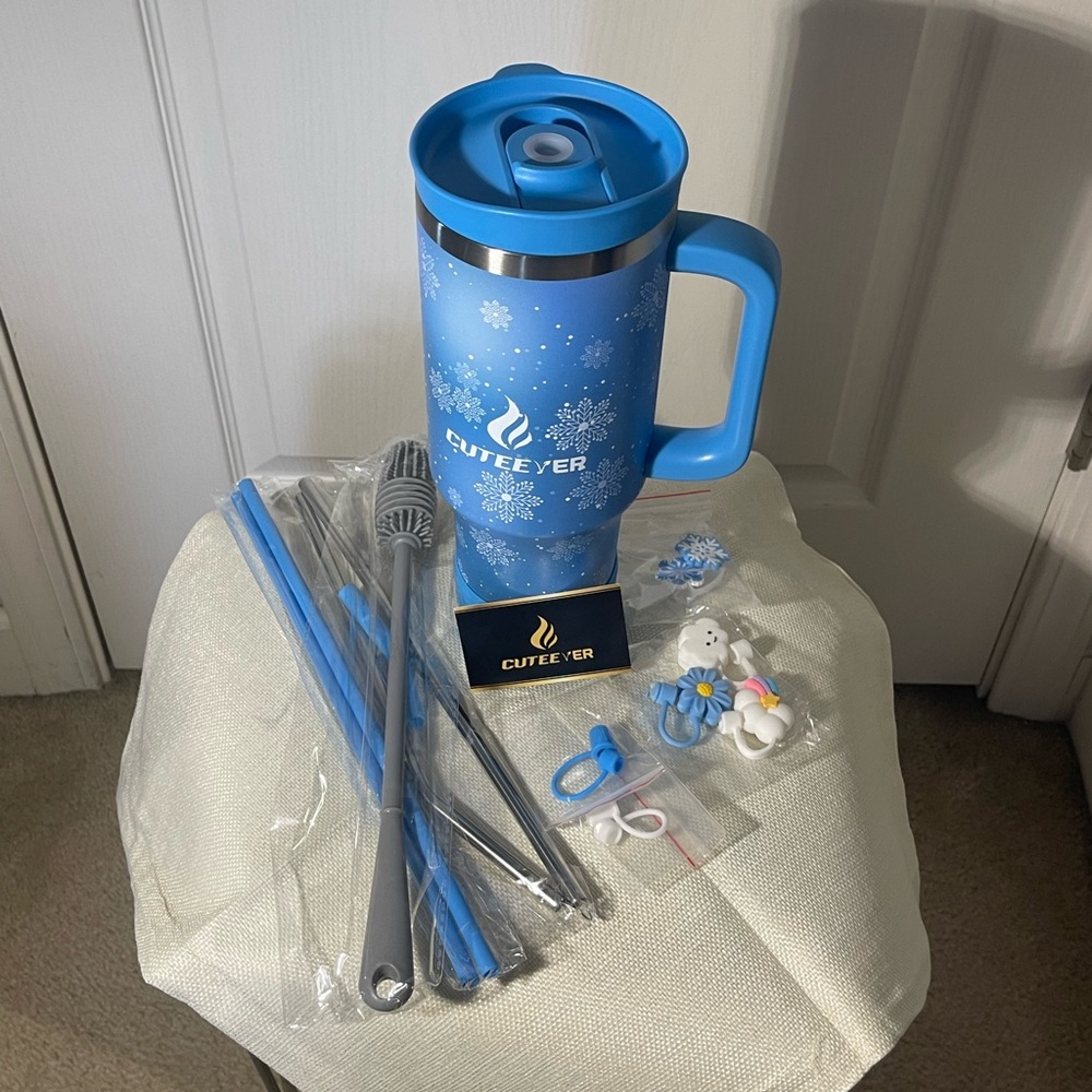 CuteEver Blue Snowflake Travel Mug with Handle